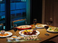 Dinner — Year-End & New Year Party Plan: 7-course meal with unlimited drinks. Bonus: complimentary sparkling wine for the toast.