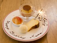 メッセージ付きデザートの盛り合わせ