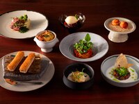 Dinner Course — Two Mains and a Dessert of Your Choice + 3‑Hour Free‑Flow