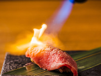 【 灯-akari- 】極上焼き「シャトーブリアンアップグレード」名物のすきしゃぶ、厚切り牛タン、食後の紅茶含むコース 無料記念日プレート変更可