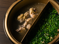 Motsunabe Mizutaki Half & Half 4000 course + all-you-can-drink