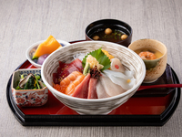 平日ランチ限定「海鮮丼」
