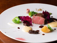 （12/8～2026/1/4）「Menu Dégustation」~ メインディッシュは牛フィレ肉のロッシーニ風 ~