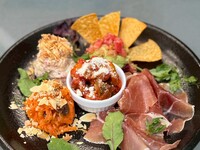 Assortment of 5 types of appetizers - Prosciutto and 4 recommended types -