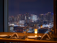 【Window seat】Iconic dinner course（Includes one glass of champagne for the toast and a whole cake.）