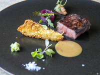 【Xmas2025】愉しむ前菜から和牛ランプの薪火グリル、苺のデザートまで RIDEクリスマスコース