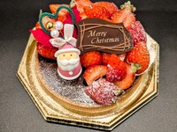 Christmas exclusive: Fresh chocolate tart with Japanese strawberries (15 cm only)
