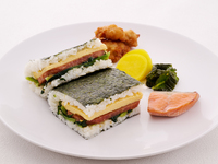 ポークたまごの油みそおにぎり+1ドリンク付き