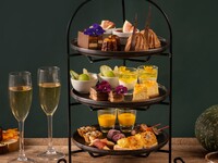 [Seasonal Afternoon Tea] Sweets and savory dishes made with seasonal fruits + free cafe
