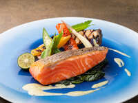 【Web予約限定】B.サーモンミキューイ（スープ/サラダorパン/コーヒーor紅茶付き）