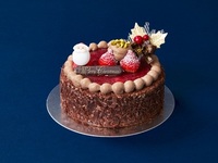 苺が彩るクリスマス ショコラ　直径15cm / 4～6名様向け