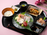 Weekdays in December only: BAMBOO Gozen “Shiwasu” — served with coffee or TWG Tea