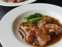 【忘年会・新年会】プレミアム飲み放題+特選！北海帆立・牛アキレス煮込みなど全8品/税込10,000円