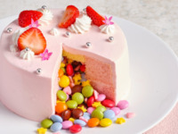 【ご友人とのお祝いに】切ったらびっくりギミックケーキ・メインは紅葉鯛又は豪州産牛ロースが選べる全4皿ディナー（平日）