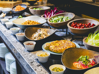  【スパ＆ランチブッフェ（ワンドリンク付き）】選べるボディトリートメント60分 ＆ 季節のランチビュッフェ<10/1-12/19 12時限定>