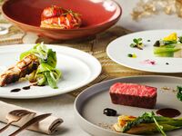 【10月限定！ご家族のお祝い会食におすすめ】乾杯ドリンク＋2ドリンクペアリング付！メインはオマール海老や厳選牛フィレ肉のを愉しめる贅沢ランチ全5皿