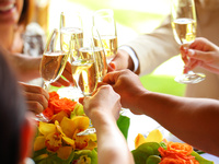 【2025Xmas】飲み放題付きクリスマスランチ！ローストターキー・海老のアヒージョ・ブランマンジェの紅ズワイガニ乗せなど、さらに海鮮ちらし寿司や揚げたての天麩羅も登場！