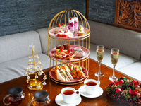 オフィシャルWEB予約限定【クリスマスアフタヌーン2025】Xmasと苺を楽しむ3段スタンド+乾杯酒&カフェフリー(12/22～26専用)