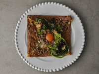 パルフェバンビ付きガレットランチ〜サルシッチャとほうれん草のガレット〜【 ¥5,450円(税別) 】