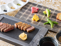 【2025Xmas】Elegant Dinner＜冬夜＞シャンパン付きキャビアと寒ブリとのどぐろの前菜+牛タンの黒トリュフのソース+金目鯛のグリル+特選黒毛和牛のフィレとサーロインの食べ比べ