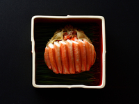“OMAKASE” — a seasonal tasting menu featuring Kano-gani (snow crab) and other winter delicacies