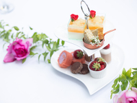 ＜土日祝ランチ＞[公式HP]＜ハート型ミニアフタヌーンティースタンド＞ランチコース 選べるメイン料理＆選べるデザート（ｽﾄﾘﾝｸﾞｽﾌﾟﾘﾌｨｯｸｽ）