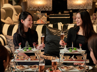 【忘年会】豪華絢爛ソファラウンジで楽しむクリスマス忘年会 120分シャンパン含むフリーフロー付