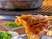 10월 10일~ 기간 한정【야키니쿠와 스키 삶은 코스】 「붉은 고기와 카미야 상점 호르몬의 스키 조림」 「게와 아무리 유케독」 「엄선 지느러미의 브리오슈 커틀릿 샌드」그 외 엄선된 불고기를 3종 제공!