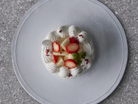 季節のショートケーキ 洋梨といちご 丸型 4名様分【 ¥4,300円(税別) 】