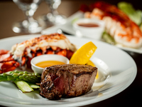 【DINNER】ポーターハウス＆ロブスターコース◇カニとキャビアの前菜、シェフ特製デザートなど全7品