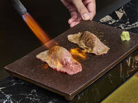 肉寿司(二貫)￥3,000