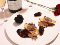 【公式HP】【Xmas2025】蟹やフォアグラ＆国産牛ローストビーフのノエル特別ディナー（2部）