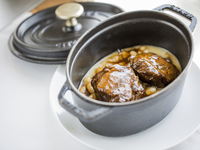 weekdays only starter + 2main course + dessert + coffee 9000yen→8200ye