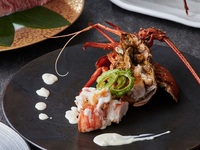 【 新年お年玉 】 金箔スパークリングで乾杯！伊勢海老グリル＆特選黒毛和牛 + 選べるデザート！