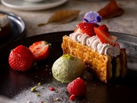 <Weekdays only> Light Afternoon Tea Set ~Solstice~ Option ☆ Chef's Special: Strawberry and Pistachio Cream Mille-feuille | 2,000 yen