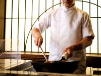 フカヒレと厳選食材のシェフおまかせコース　〈カウンター席〉　¥33000