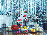 [Limited to 12/20-12/25] 13% OFF WEB / Conrad Osaka x Nicolai Bergmann Flowers & Design "Blooms & Bites" Christmas Strawberry Afternoon Tea with Conrad Bear