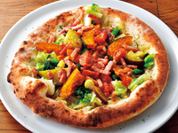 11/1～ Pizza【県産野菜と自家製燻製モッツァレラとベーコン】
