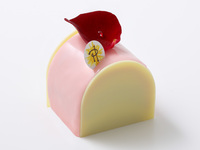【TAKEOUT-PIERRE HERMÉ PARIS-Noël Pâtisserie 2025】 Bûche Ispahan (H5.5cm W6cm D5.5) ¥1,350
