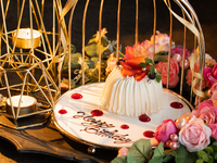 [Special Anniversary] A delicious 5-course appetizer platter, a popular main dish of pasta, and a birdcage anniversary cake included | Luxury Lunch Course (Lunch Course + Cake)
