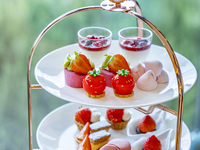 【平日】ストロベリーアフタヌーンティー＋フレーバーティー飲み比べセット