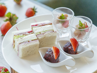 【休日】ストロベリーアフタヌーンティー＋シャンパン1杯付き