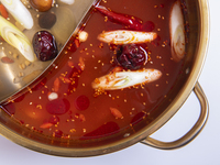 【2時間食べ飲み放題】麻辣湯火鍋食べ放題《火鍋Vコース》｜ビールなし飲み放題でオトク◎