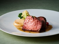 〈ランチ〉シェフ厳選ステーキランチ◆サラダ・スープ・パン・メインは牛サーロイン225g！(平日限定)