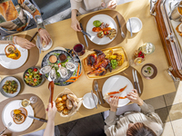 [New Year's holiday limited edition] New Year's holiday brunch course with a toast drink and a seafood plate featuring crab, oysters, and more!