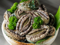 [Abalone & Steak Course] Live  Abalone, + Kobe Beef Sirloin