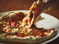 【Pizza Set - Dinner】 Toast with a Glass of Champagne, with Appetizer, a Pizza of your Choice, and Dessert