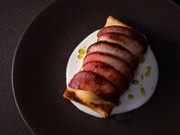 【90分制】ミニブッフェ付≪Seasonal Lunch≫淡路どりとトリュフ風味ポテトのクレープ包み　焼きリンゴ仕立て