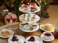 【公式HP限定】3名様以上のご予約で窓側ソファー席確約☆ストロベリークリスマスAFTERNOON  TEA+【ビターチョコレートとベリーのフォンダンショコラ】のスペシャルデザート付（12/3〜12/25）
