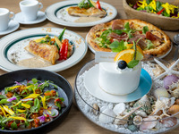 [Luxurious Anniversary Course] Anniversary plan with charcoal-grilled young chicken steak and oven-baked pizza with a choice of cake